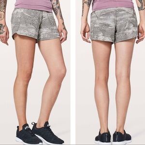 Lululemon 2 Run Times Short II 4” Swerve Vapor Metal Grey / Black W7AKWS